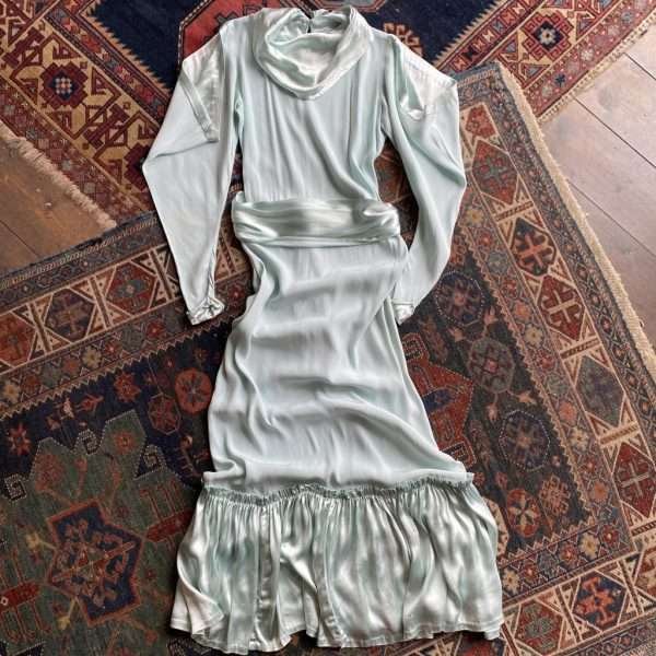 Antique 1930s Satin Back Crépe Cold Shoulder Gown. XXS/UK 4-6.