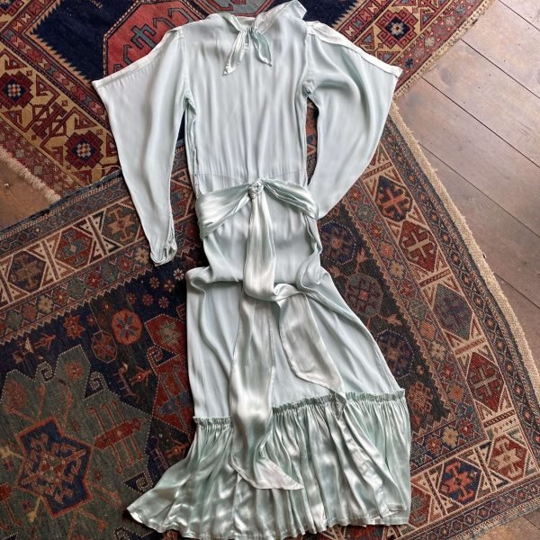Antique 1930s Satin Back Crépe Cold Shoulder Gown. XXS/UK 4-6. - Image 7