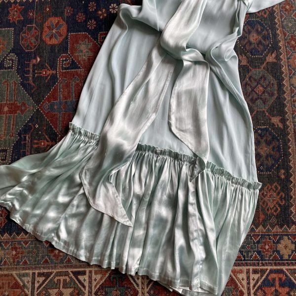 Antique 1930s Satin Back Crépe Cold Shoulder Gown. XXS/UK 4-6. - Image 8