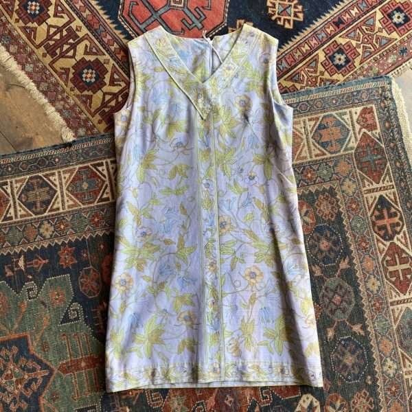 1960s Garden Florals V Neck Vintage Dress. UK 12 - 14.