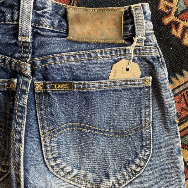 1990s Lee Stonewash High Waisted Tapered Leg Vintage Jeans. 27” Waist/UK 8. - Image 6