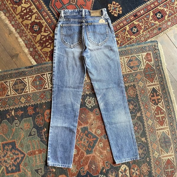 1990s Lee Stonewash High Waisted Tapered Leg Vintage Jeans. 27” Waist/UK 8.
