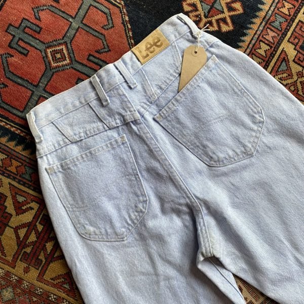 1990s Lee High Waisted Bleachwash Vintage Jeans. 28” W/36” L/UK 10 to 12. - Image 5