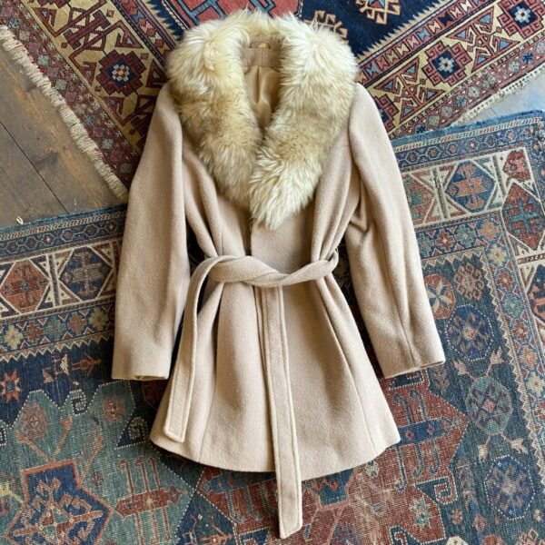 1970s Miss Smith Pure Wool & Shearling Collar Vintage Coat. Size Medium.