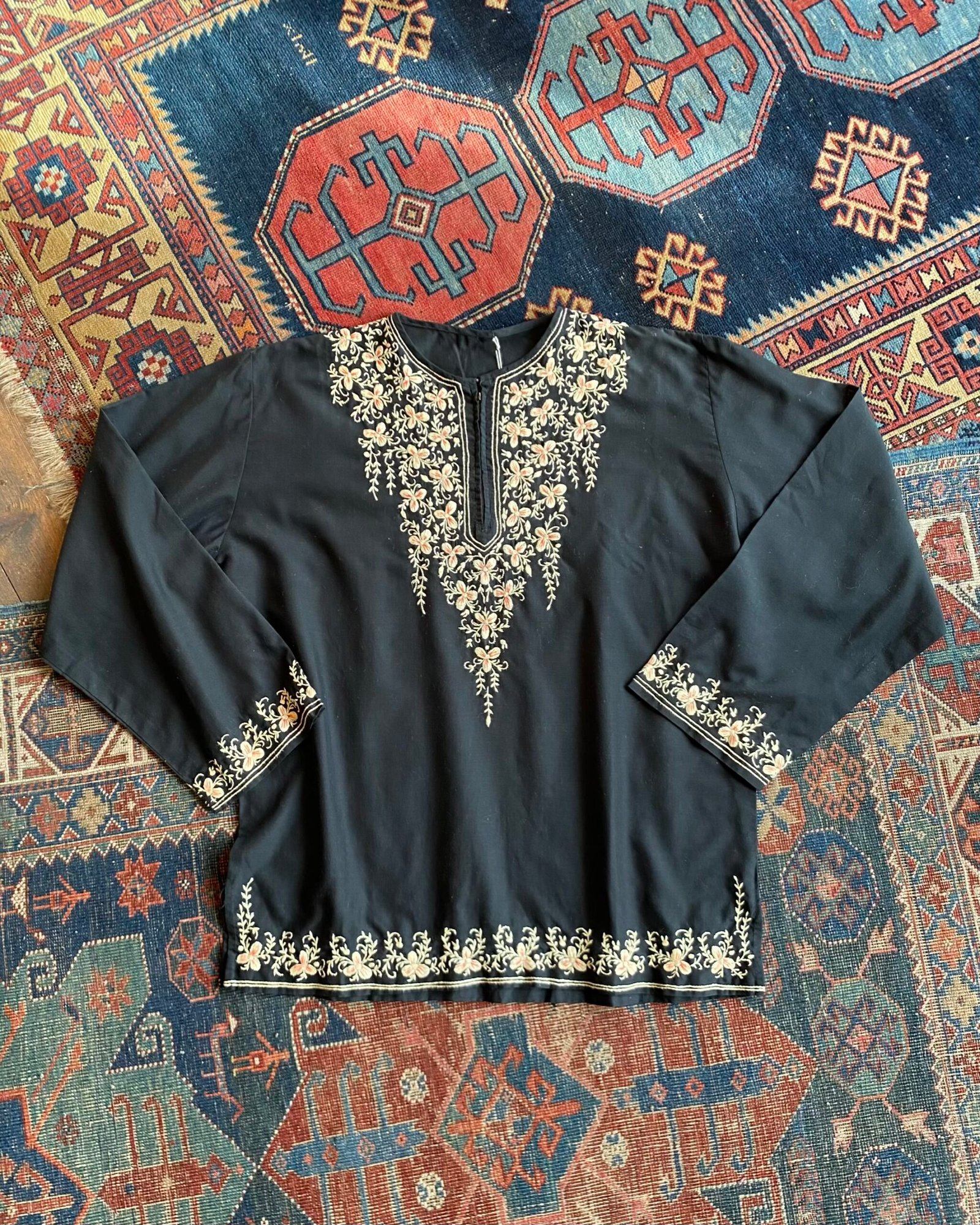 1960s Hand Embroidered Floral Cotton Vintage Smock Top. Size XL.