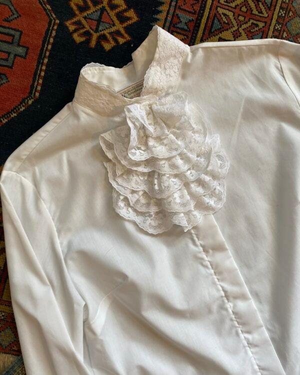 1980s Lace Ruffle Front Vintage Blouse. Large/ UK 16. - Image 2