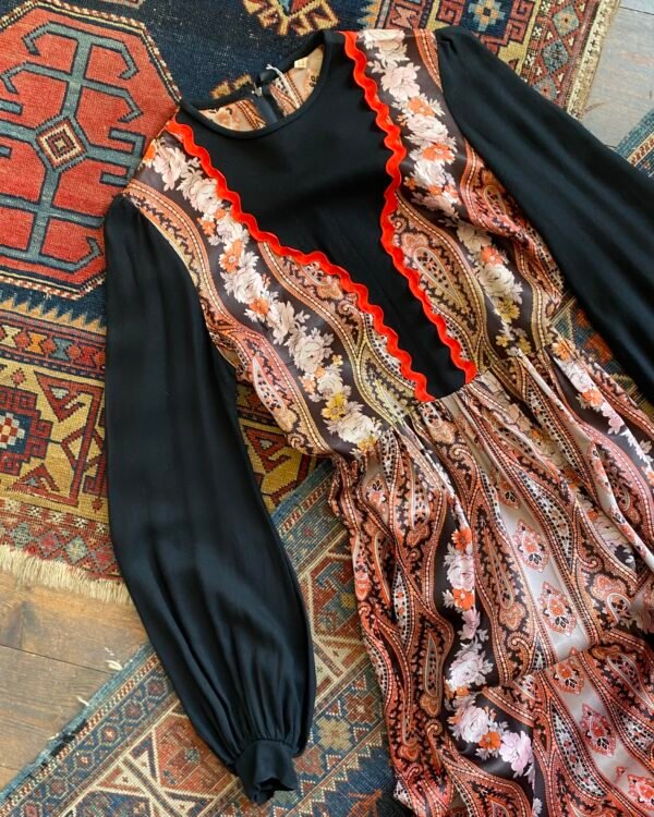 Late 1960s Paisley Satin Ric Rac Trim Vintage Maxi Dress. UK 10. - Image 3