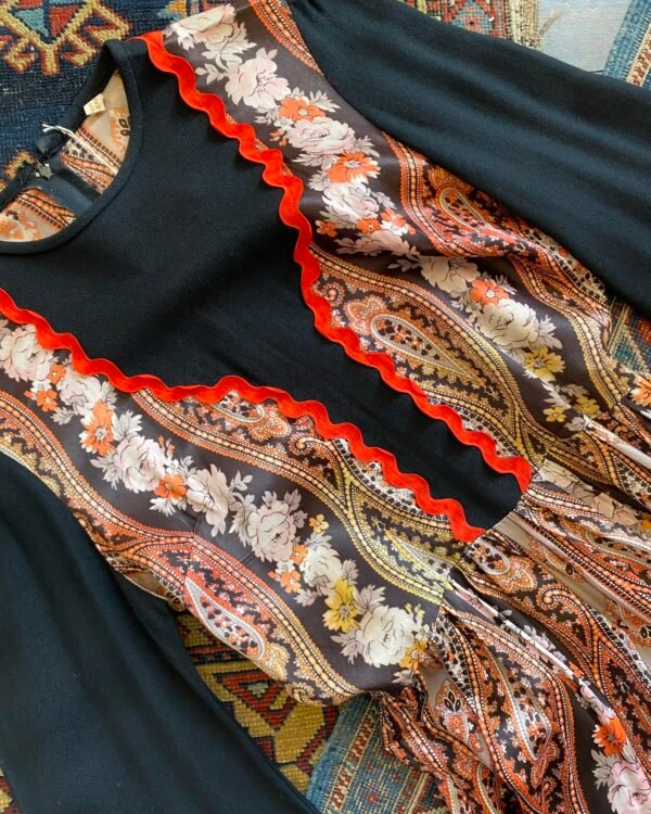 Late 1960s Paisley Satin Ric Rac Trim Vintage Maxi Dress. UK 10. - Image 4