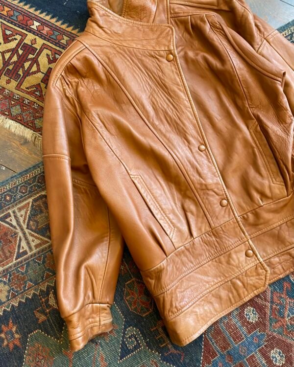 1980s Soft Tan Vintage Leather Jacket. Size Medium. - Image 2