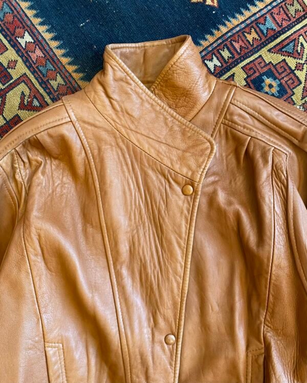 1980s Soft Tan Vintage Leather Jacket. Size Medium. - Image 3