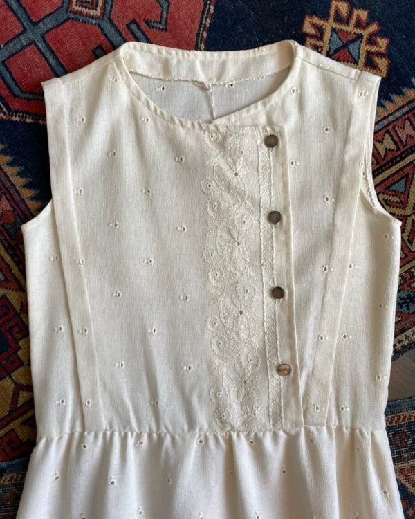 1970s Broderie Anglaise Woven Linen Vintage Summer Dress. UK 8-10. - Image 4
