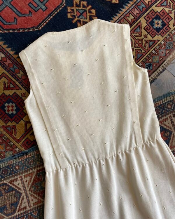 1970s Broderie Anglaise Woven Linen Vintage Summer Dress. UK 8-10. - Image 7