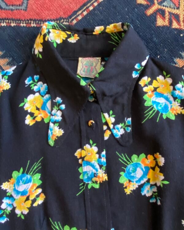 1970s Fiorucci Beagle Collar Bishop Sleeve Vintage Blouse. UK 8 to 10. - Image 4