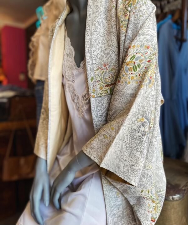 1950s Stained Glass Print Heavy Silk Vintage Kimono. One Size. - Image 7