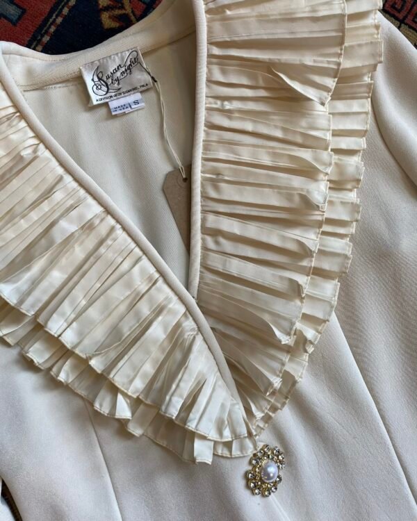 1980s Susan by Night Dramatic Ruffle Collar Vintage Jacket. UK 12. - Image 4