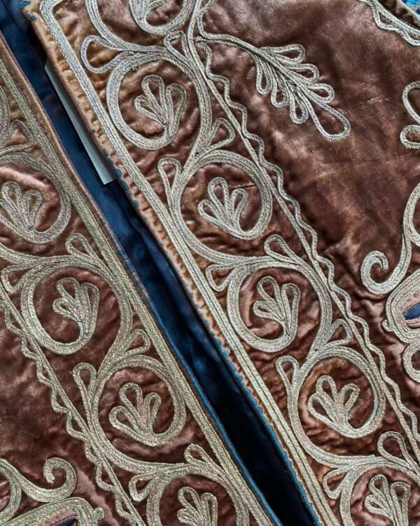 Mid 1970s Vintage Ottoman Style Gold & Bronze Velvet Waistcoat. 42” Chest/Large. - Image 7