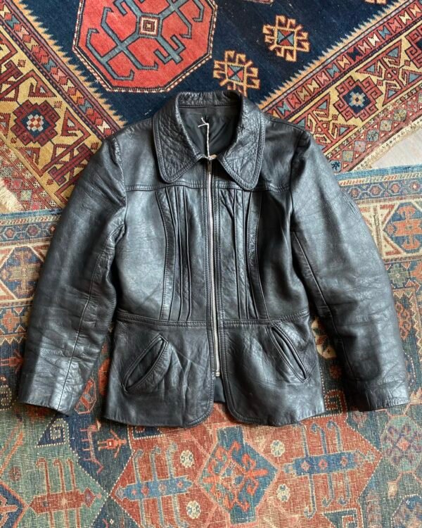 1970s Pin-tuck Detail Zip Front Vintage Leather Jacket. Small.