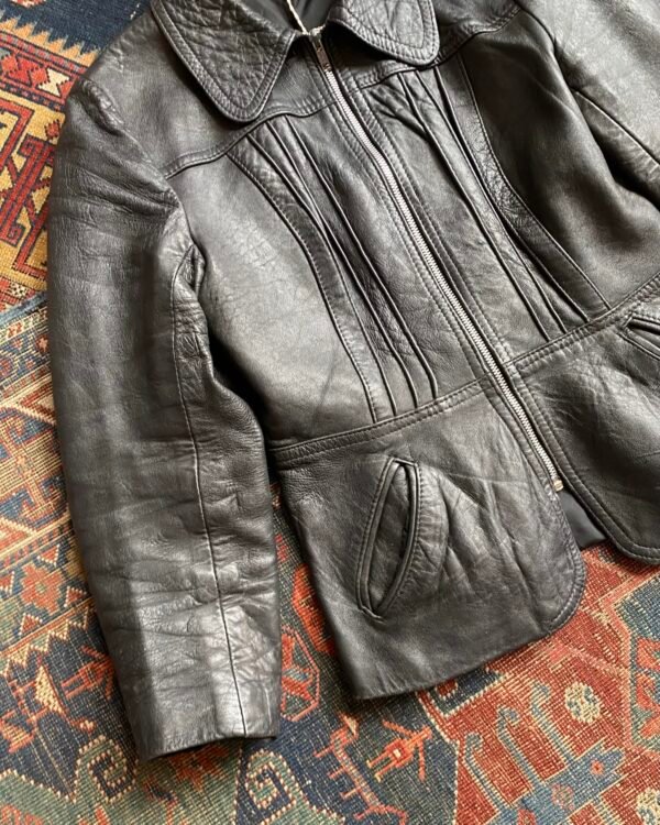 1970s Pin-tuck Detail Zip Front Vintage Leather Jacket. Small. - Image 2
