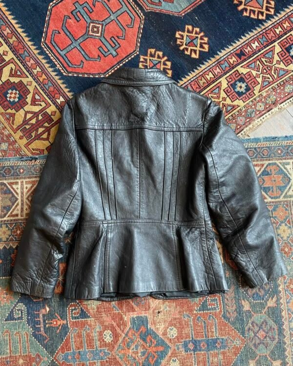1970s Pin-tuck Detail Zip Front Vintage Leather Jacket. Small. - Image 4