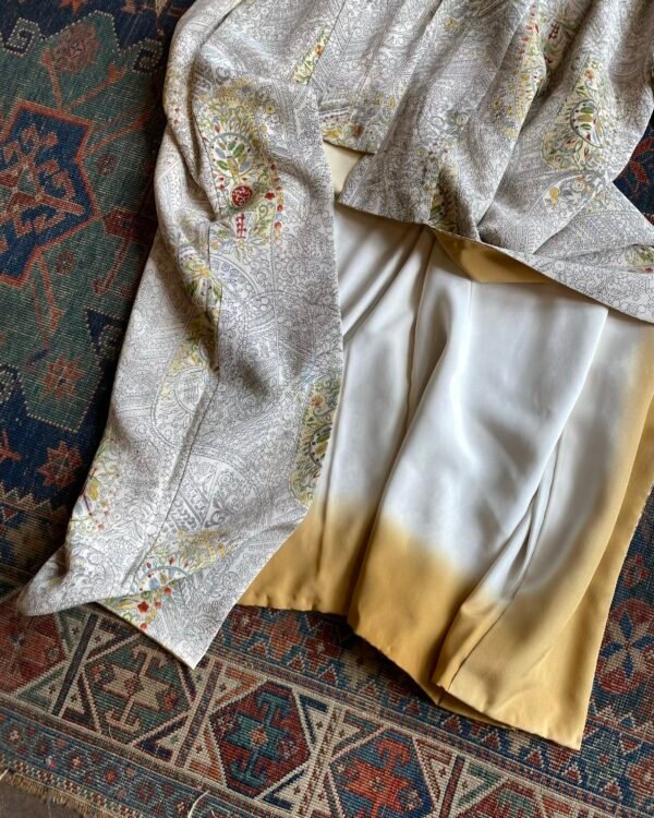 1950s Stained Glass Print Heavy Silk Vintage Kimono. One Size. - Image 2