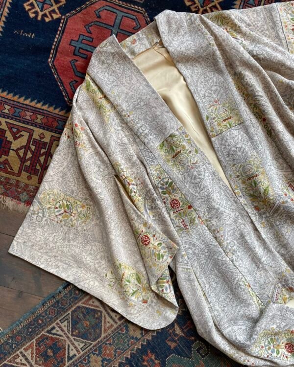 1950s Stained Glass Print Heavy Silk Vintage Kimono. One Size. - Image 3