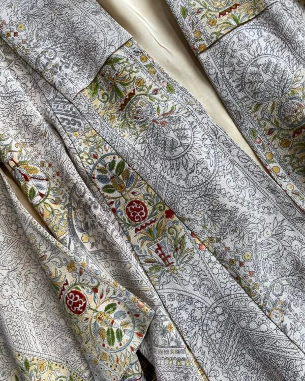 1950s Stained Glass Print Heavy Silk Vintage Kimono. One Size. - Image 5