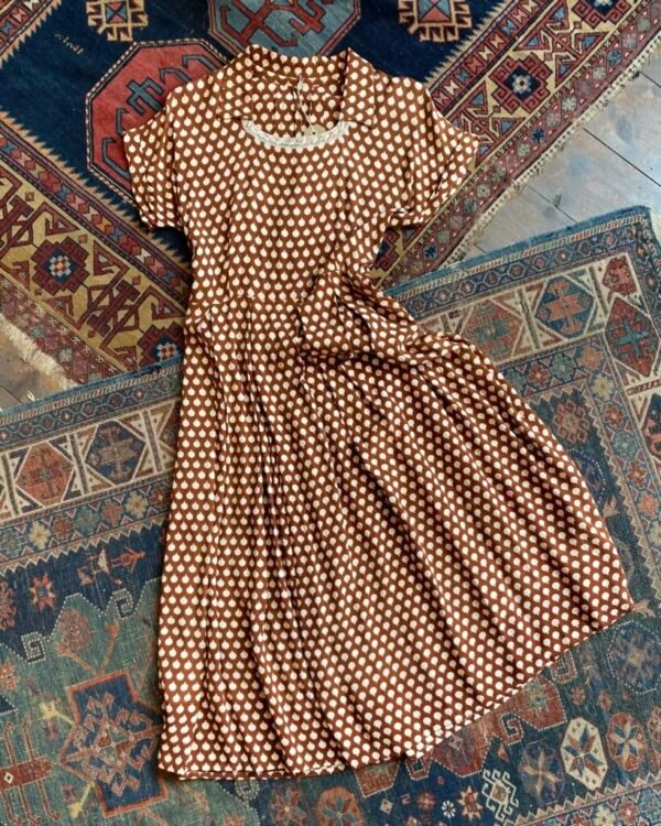 1940s Box Pleat Rayon Vintage Tea Dress. UK 8-10.