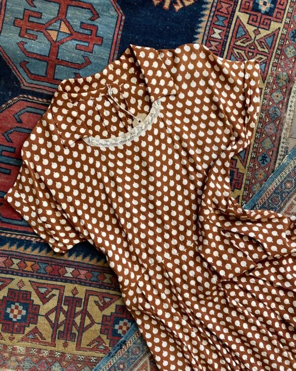 1940s Box Pleat Rayon Vintage Tea Dress. UK 8-10. - Image 3