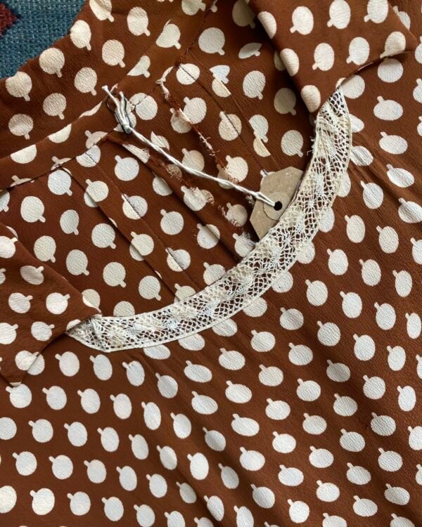 1940s Box Pleat Rayon Vintage Tea Dress. UK 8-10. - Image 4
