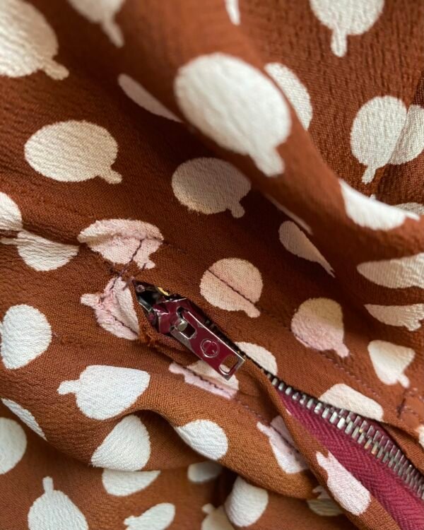 1940s Box Pleat Rayon Vintage Tea Dress. UK 8-10. - Image 6
