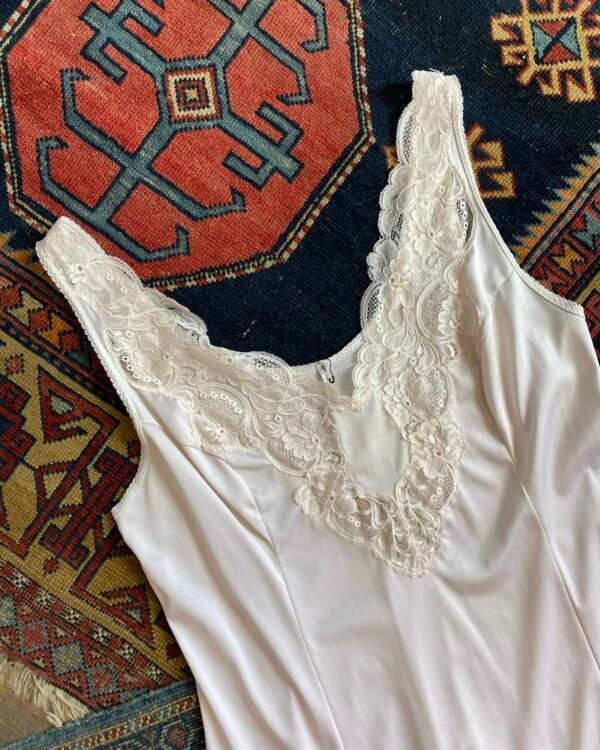 1980s Solfin Pale Oyster Pink Lace Trim Vintage Slip Dress. UK 10. - Image 3