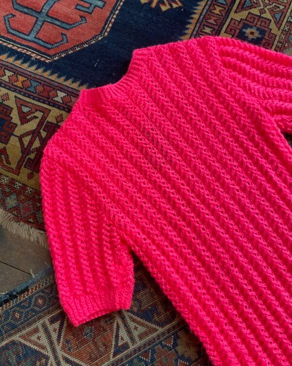 1970s/80s Vintage Hand Knitted Neon Pink Tee. UK 8 to 10. - Image 2