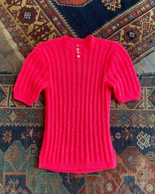 1970s/80s Vintage Hand Knitted Neon Pink Tee. UK 8 to 10. - Image 4