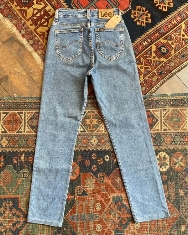 Vintage Lee High Waisted Stretch Stonewash Jeans. 26” W/30” L/UK 6-8.